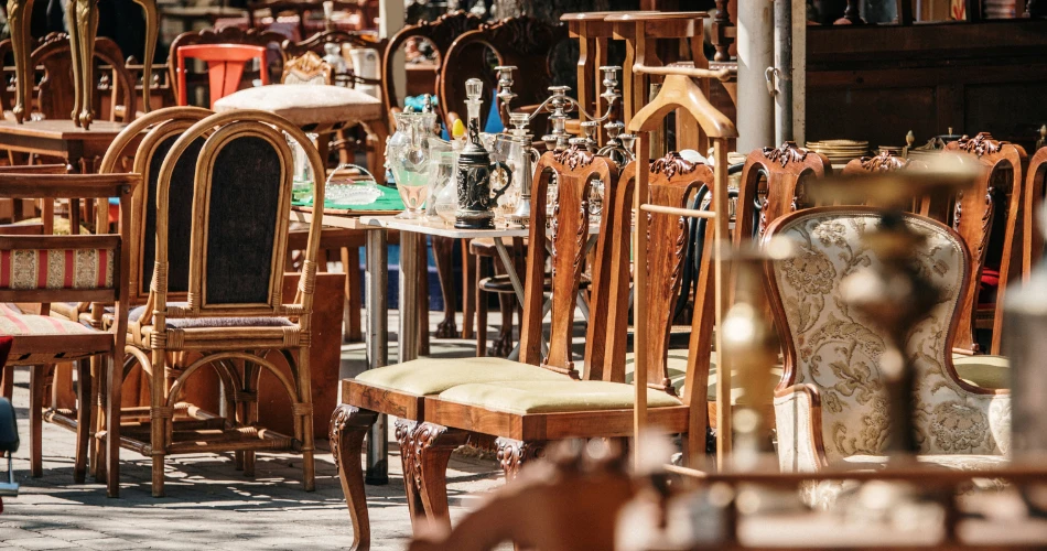 Weekend Flea Markets for Treasure Hunters